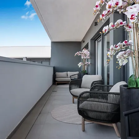 Skyline Penthouse エステポナ