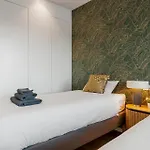 Skyline Penthouse Apartment *