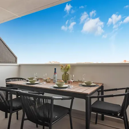 Skyline Penthouse Εστεπόνα
